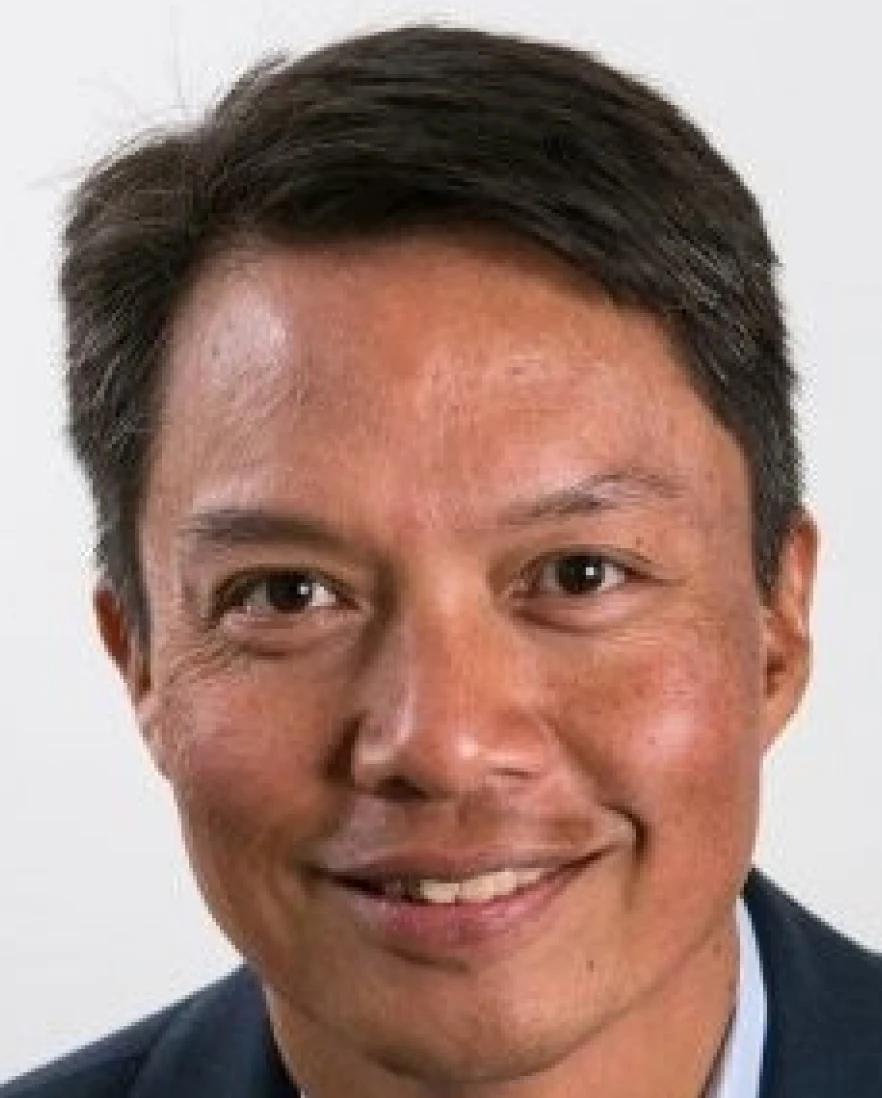 Image of Arnold Longboy in an educational context.