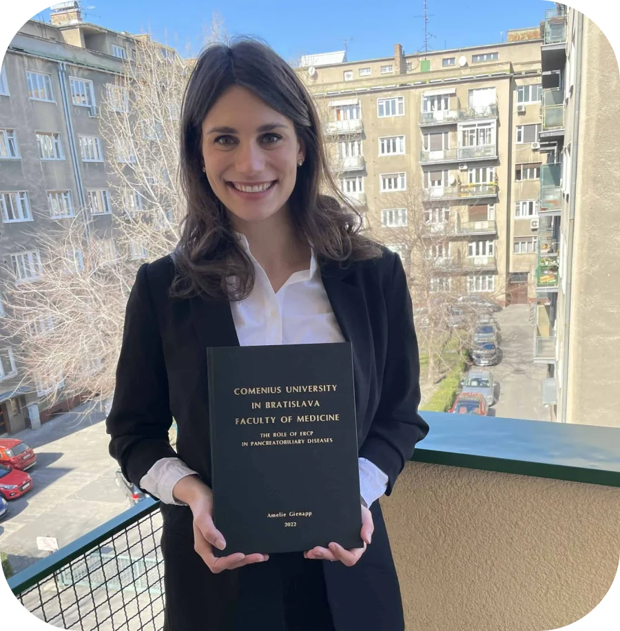 Amelie recently graduated as a medical student