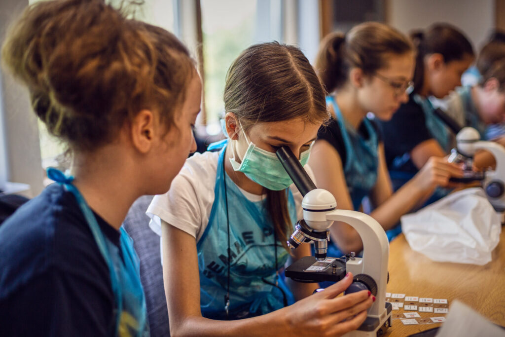 Student using a microscope in a medicine class